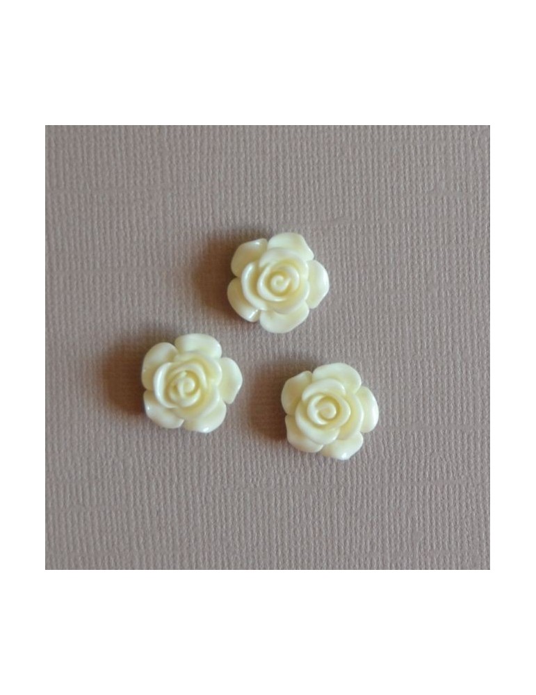 3 Petites roses blanche