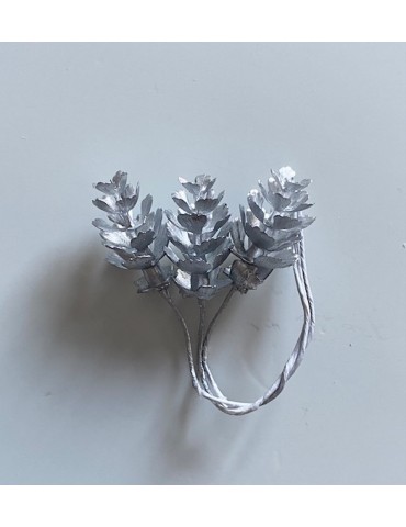 Petites pommes de pin argent